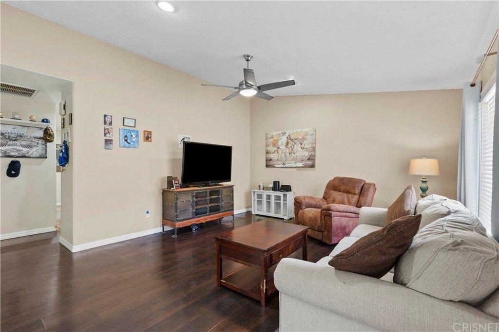 Hipshot Dr, Castaic, CA 91384