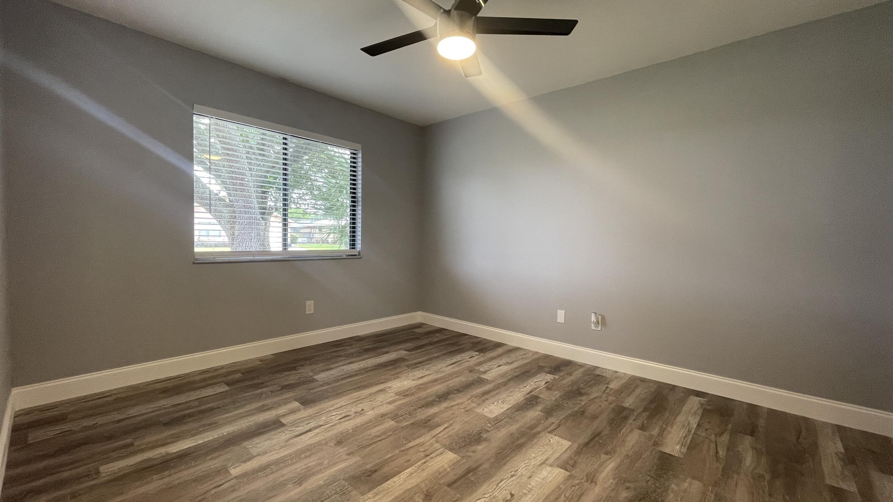Se Thanksgiving Ave, Port Saint Lucie, FL 34984