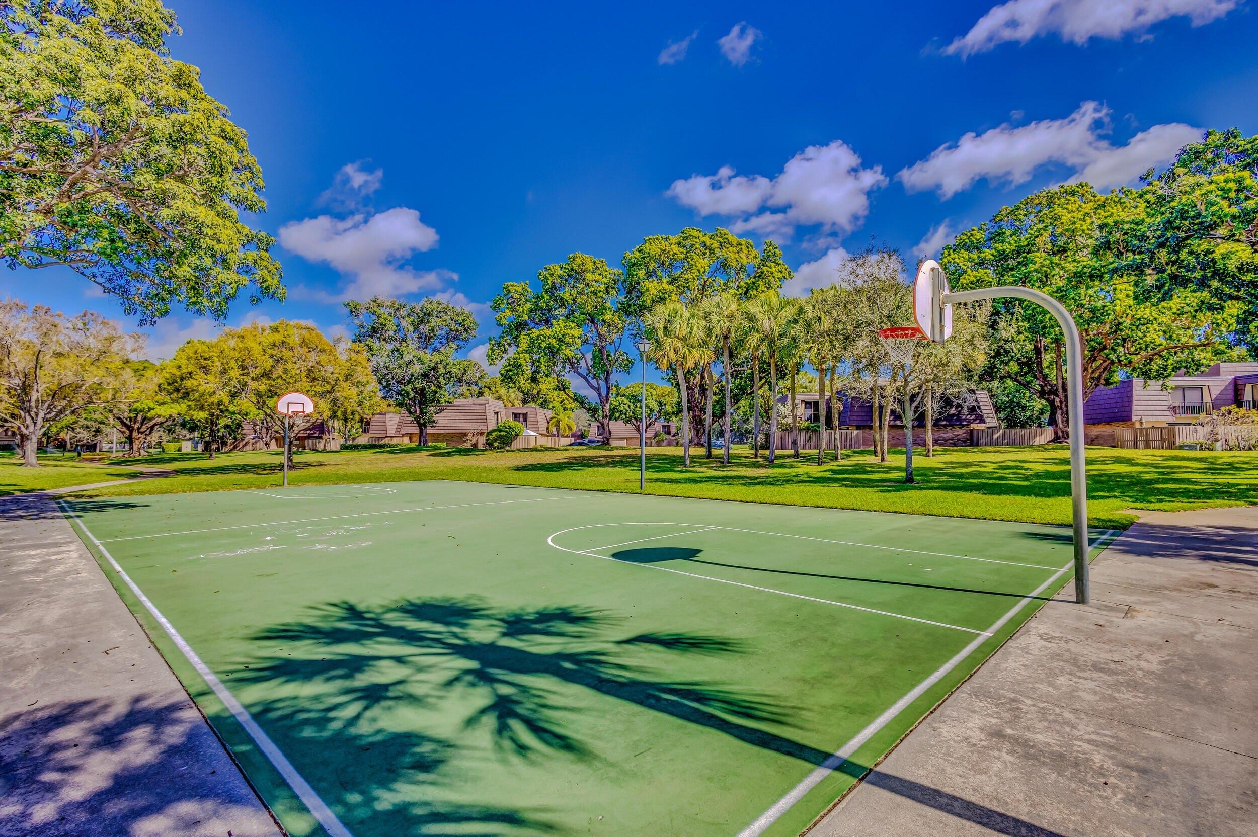2nd Ct, Palm Beach Gardens, FL 33410