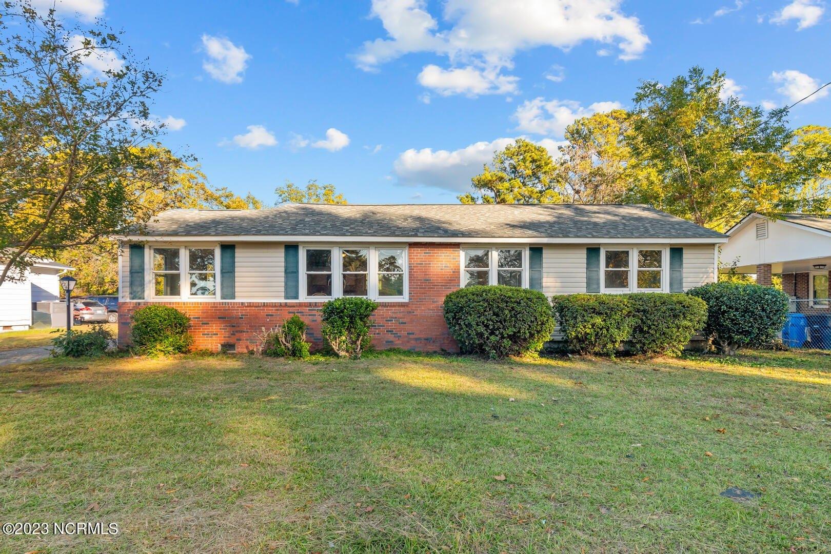 Henderson Dr, Jacksonville, NC 28540