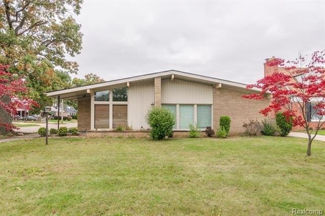 W Outer Dr, Detroit, MI 48221