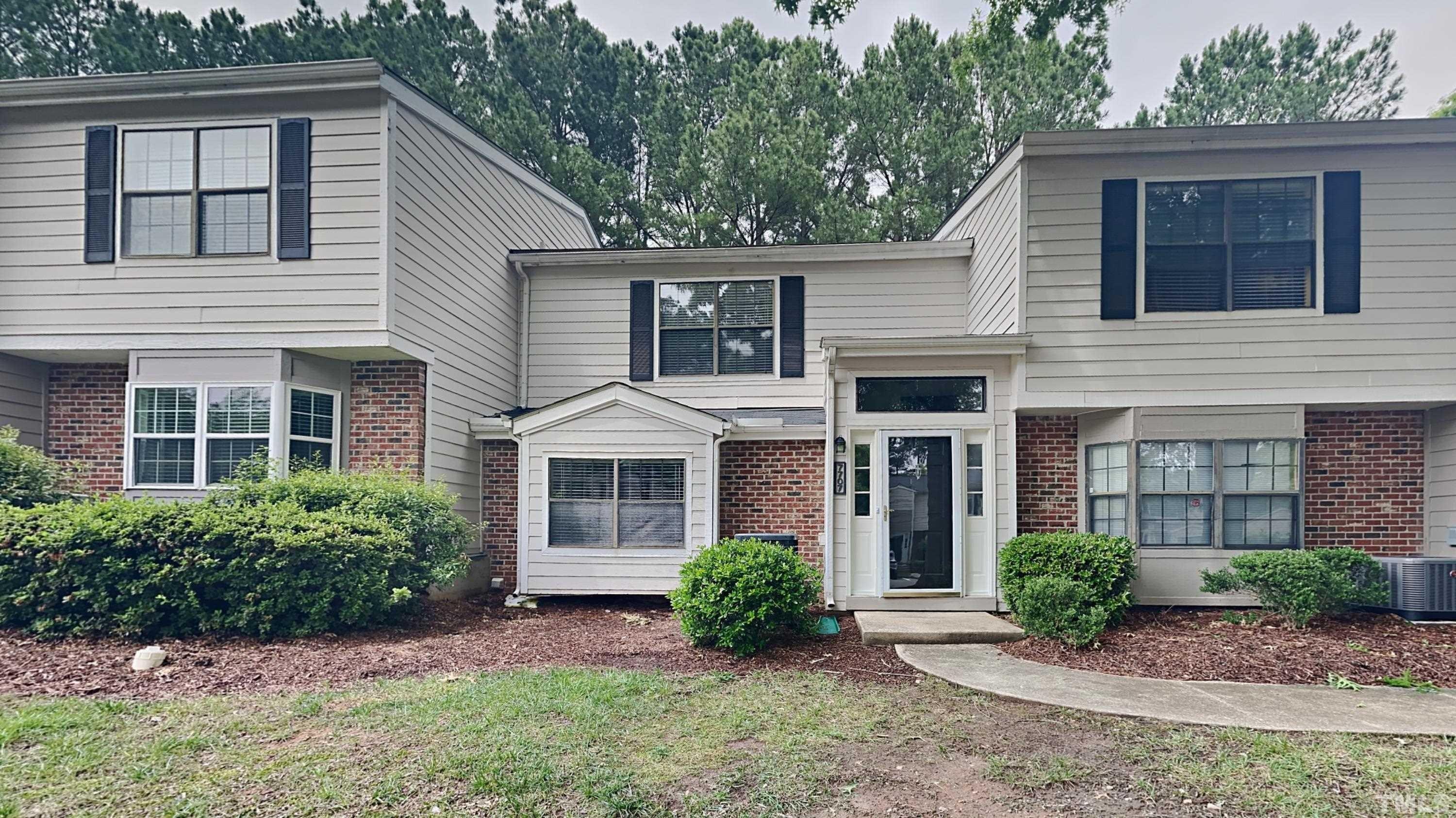 Falcon Rest Cir, Raleigh, NC 27615