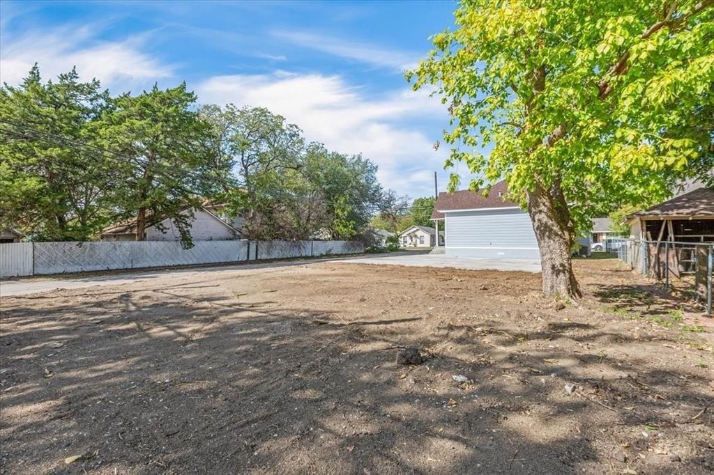 E Elm St, Hillsboro, TX 76645