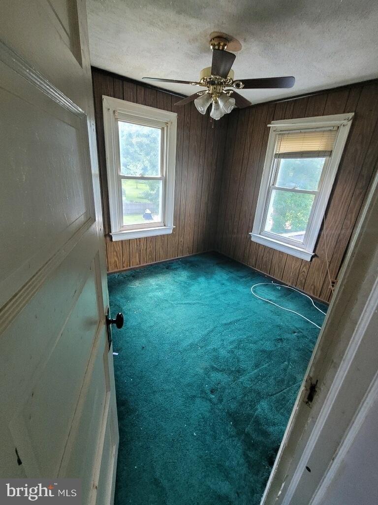 W Walnut St, Colmar, PA 18915