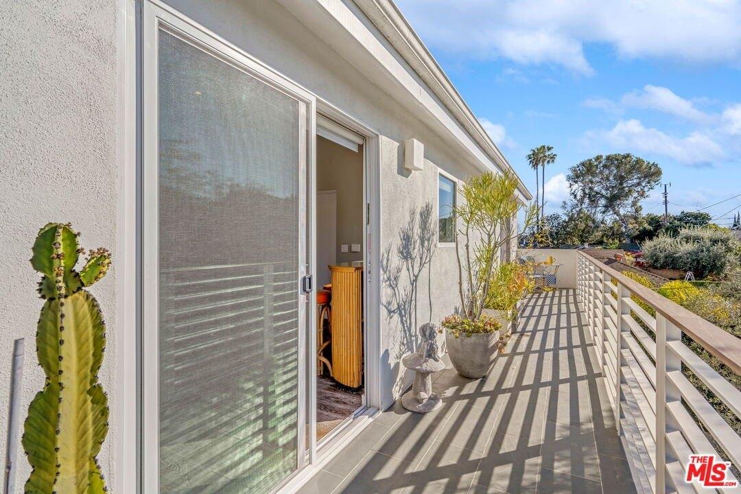 Dunfield Ave, Los Angeles, CA 90045