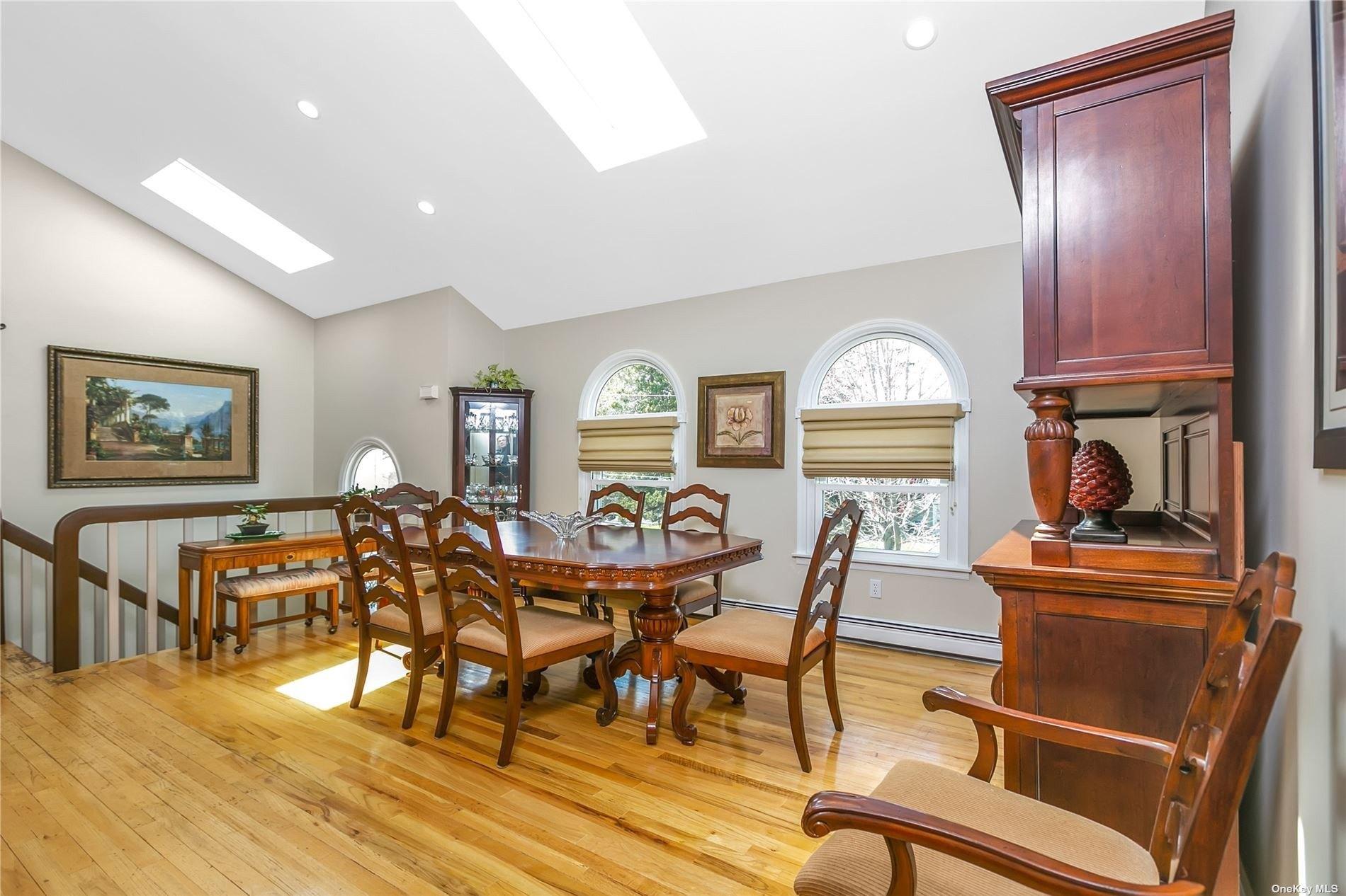 Valentine Ave, Huntington, NY 11743