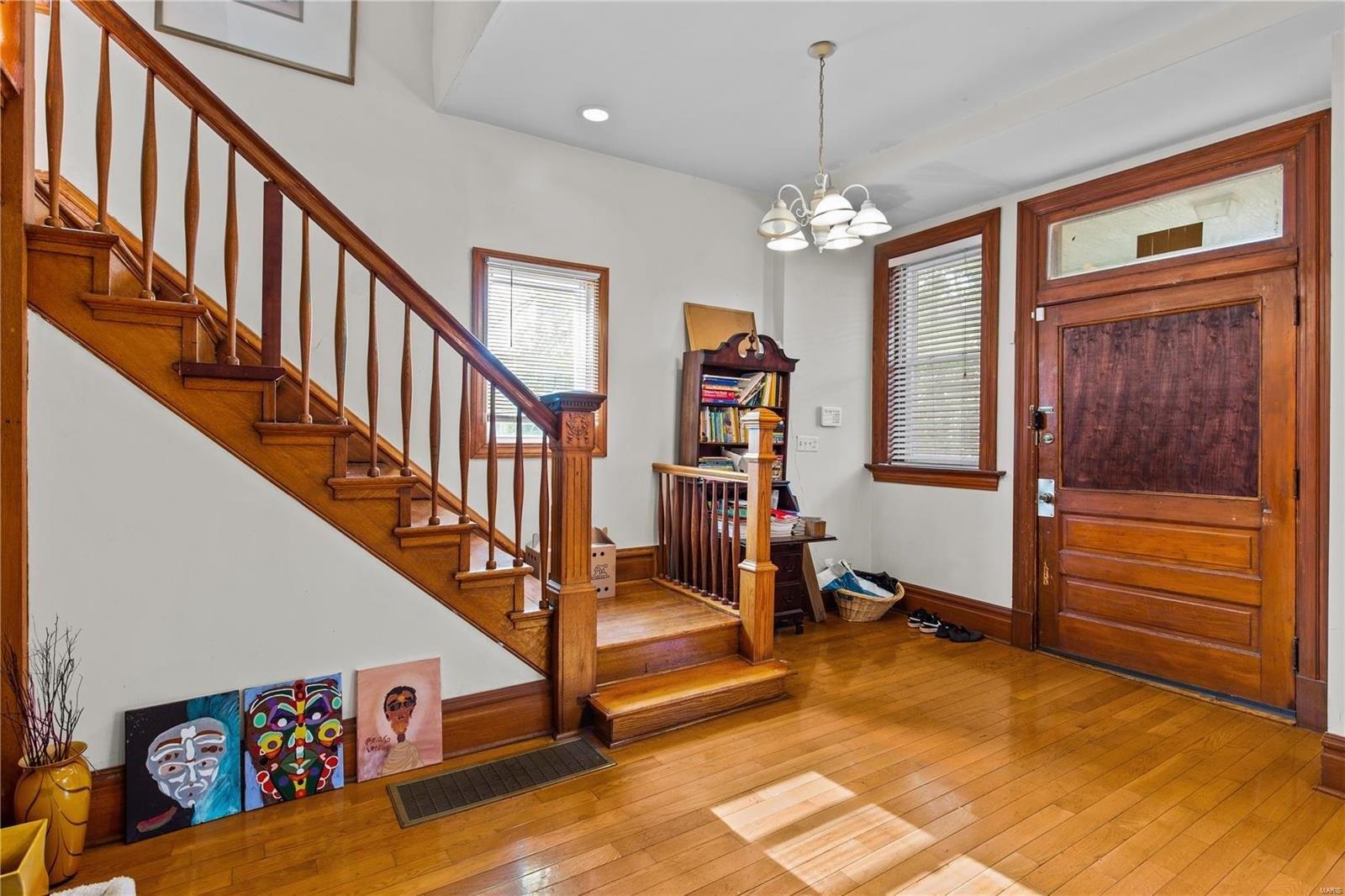 Maple Ave, Saint Louis, MO 63112