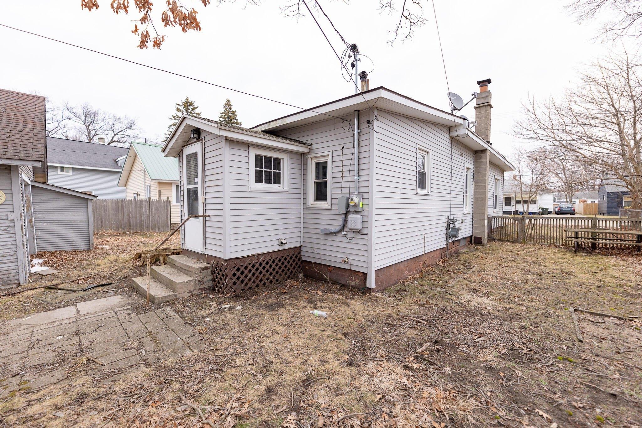 Mccracken St, Muskegon, MI 49441
