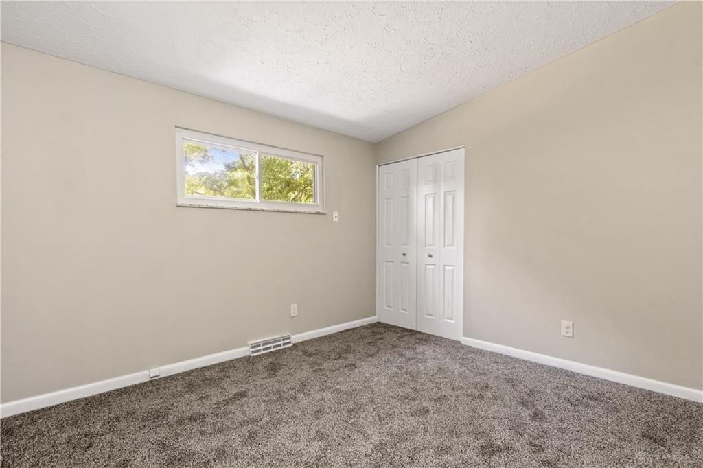 Glenheath Dr, Dayton, OH 45440