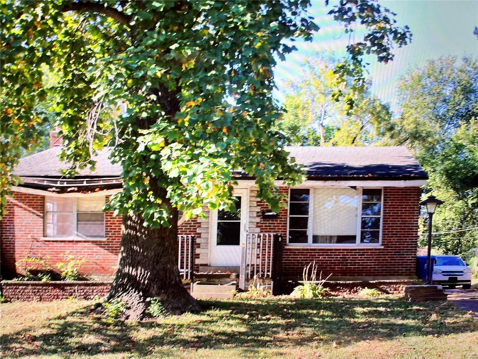 Madonna Dr, Saint Louis, MO 63121