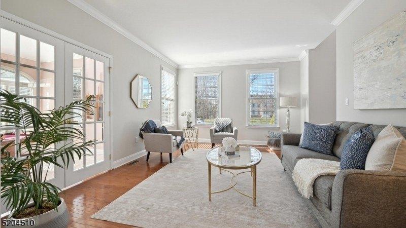 Bennetts Ln, Somerset, NJ 08873