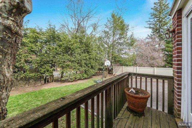 Vandelinda Ave, Teaneck, NJ 07666