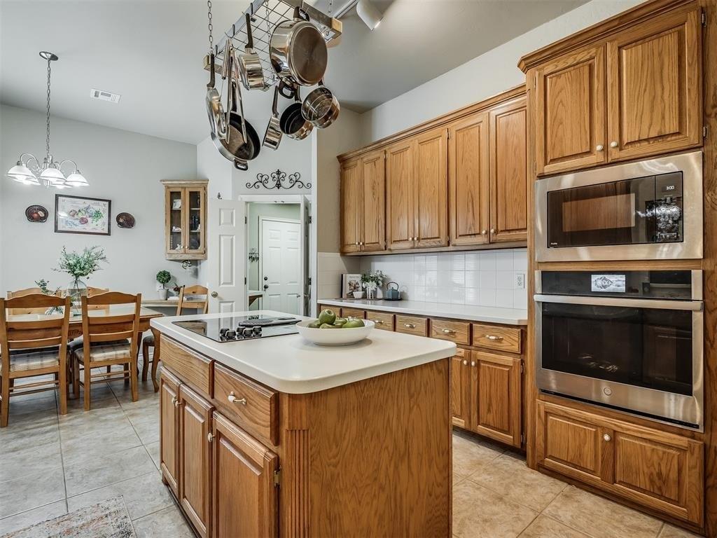 Chipper Ln, Edmond, OK 73025