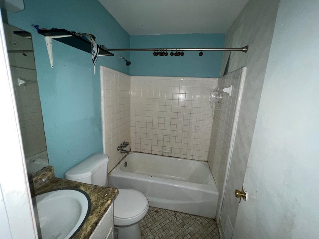 Emerald Lake Dr, Decatur, GA 30035