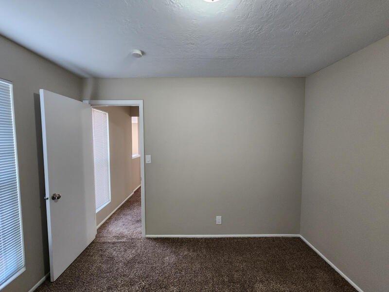 Calle Playa Del Sol Ne, Albuquerque, NM 87109