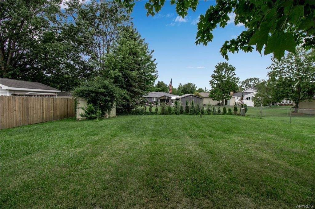 Robin Ln, Hamburg, NY 14075