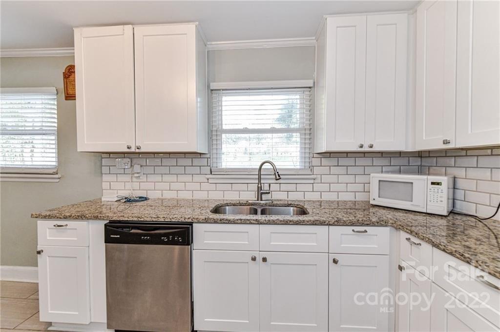 Cornelia Dr, Charlotte, NC 28269
