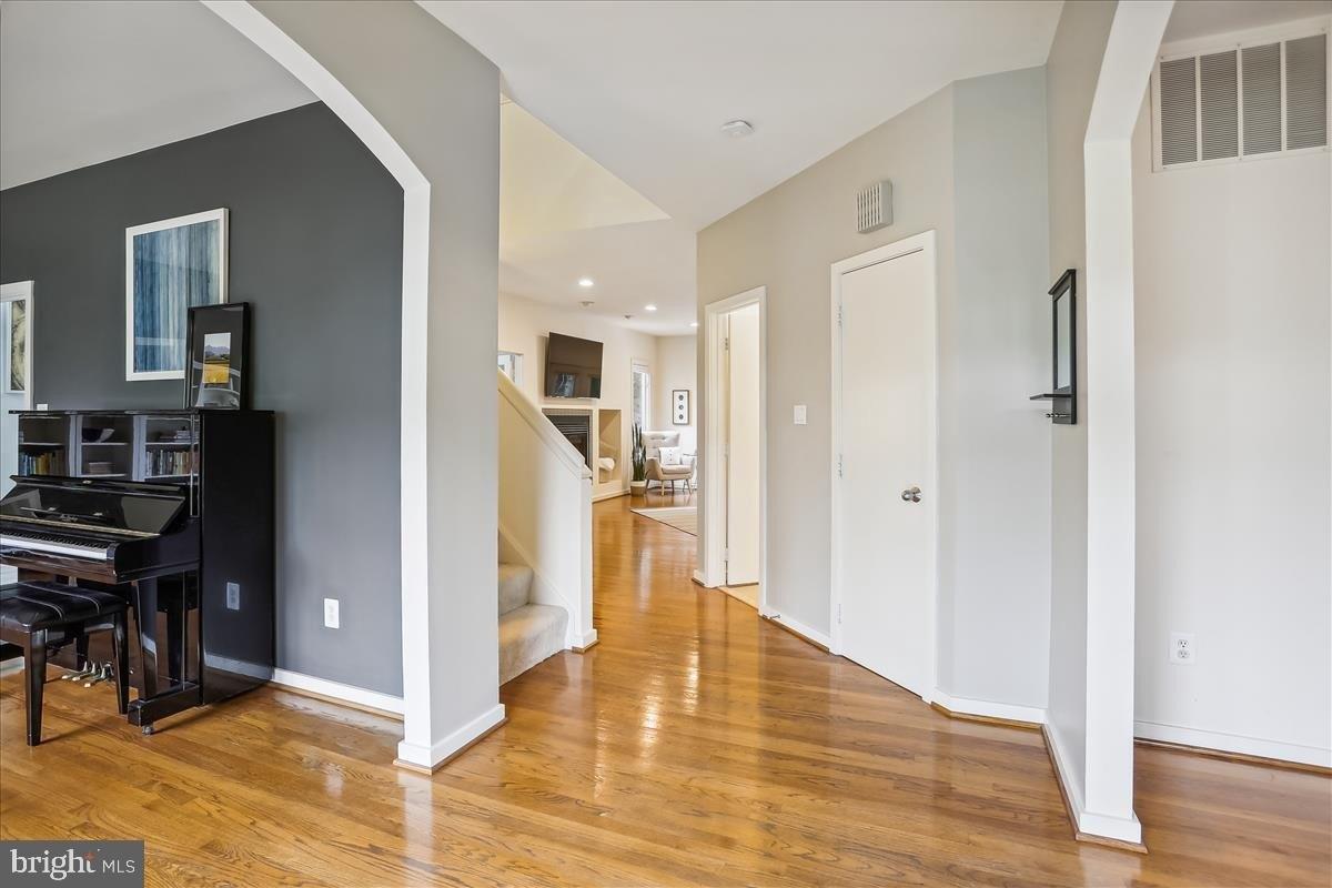 Water Pointe Cir, Reston, VA 20194