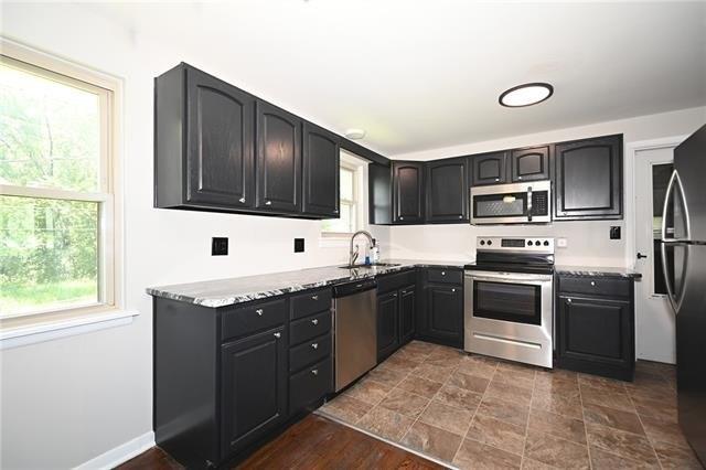 4th Ter, Smithville, MO 64089