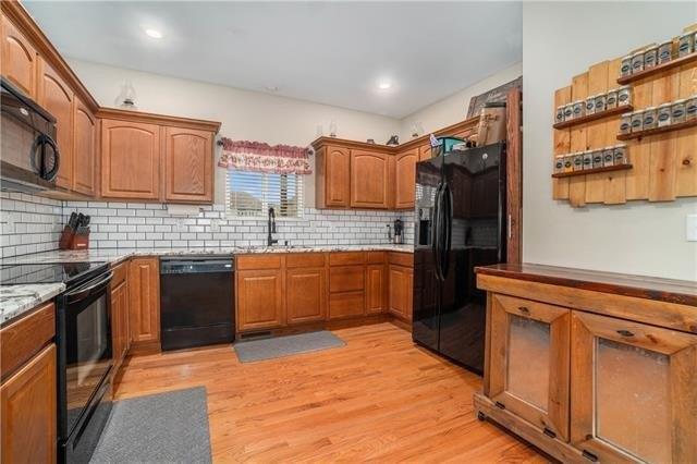W 7th Ave, Kearney, MO 64060
