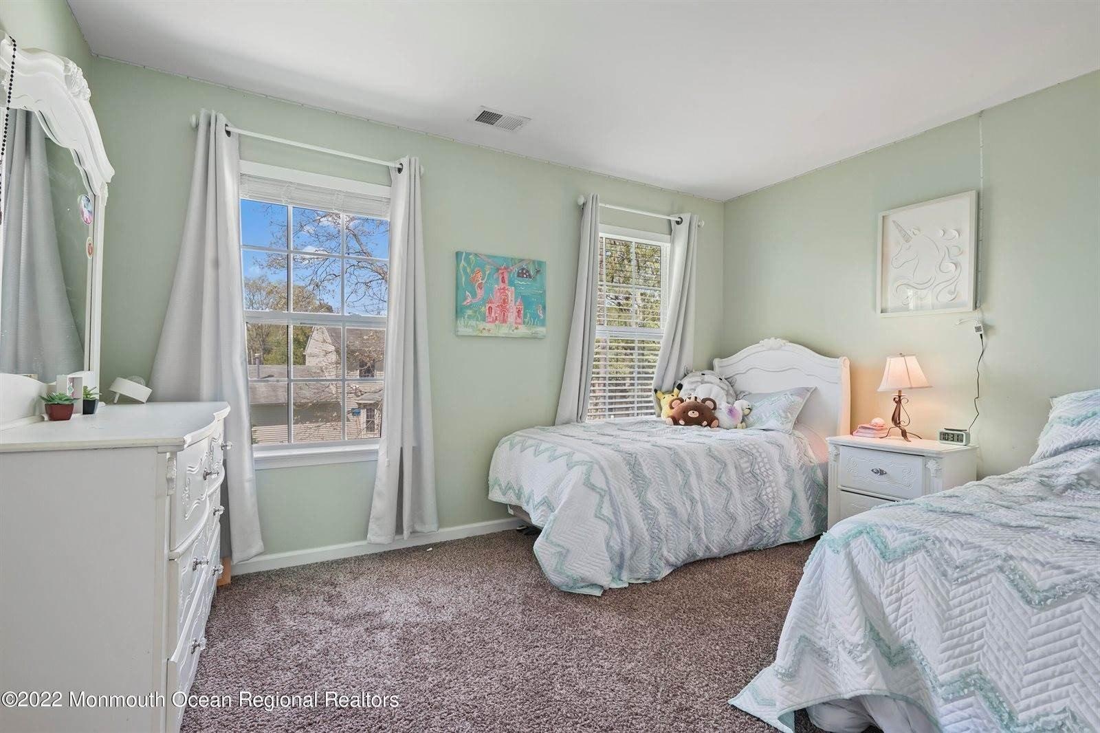 Bowsprit Rd, Manahawkin, NJ 08050