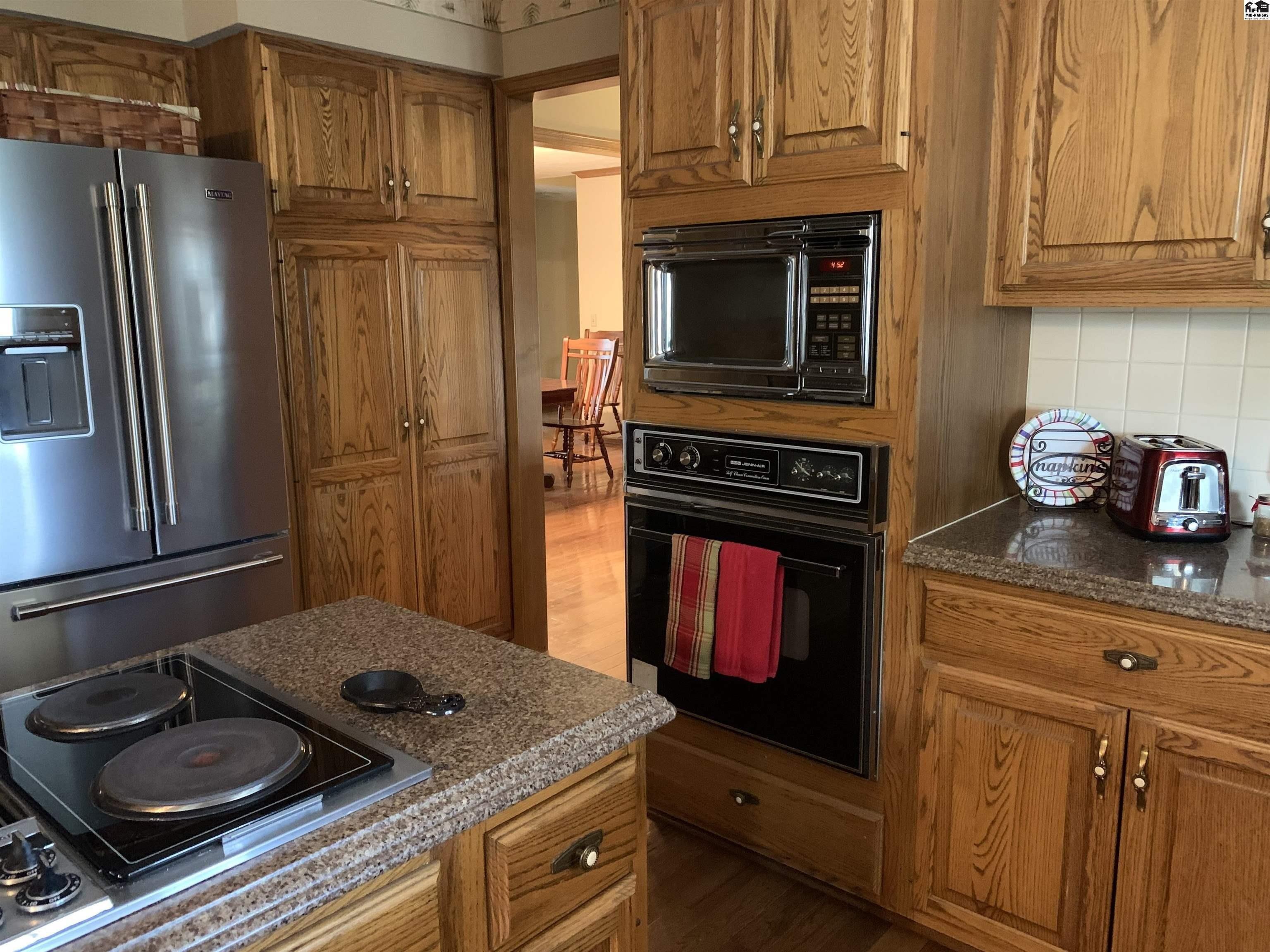 Loch Lommond Dr, Hutchinson, KS 67502