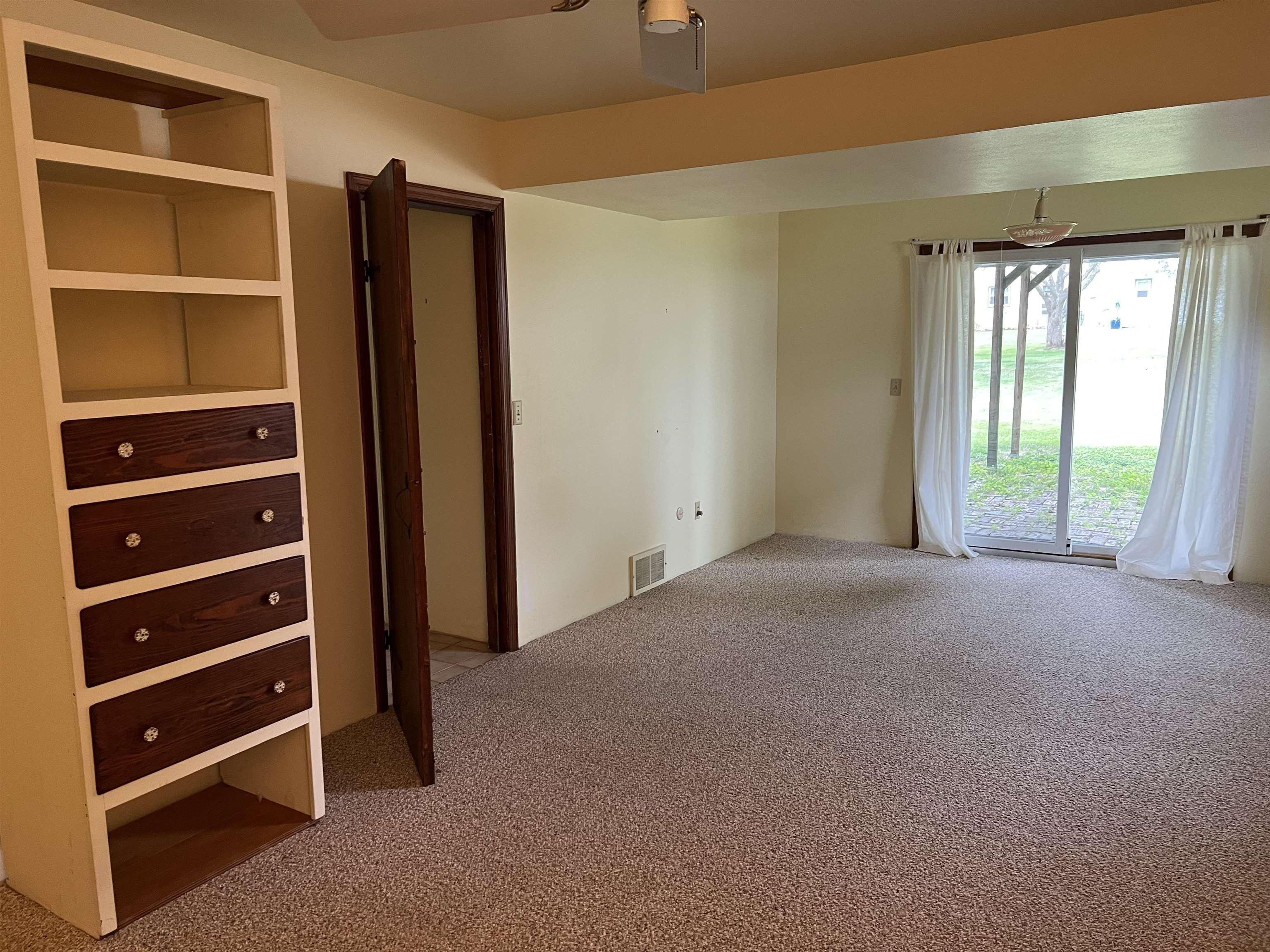 Revere St, Freeport, IL 61032