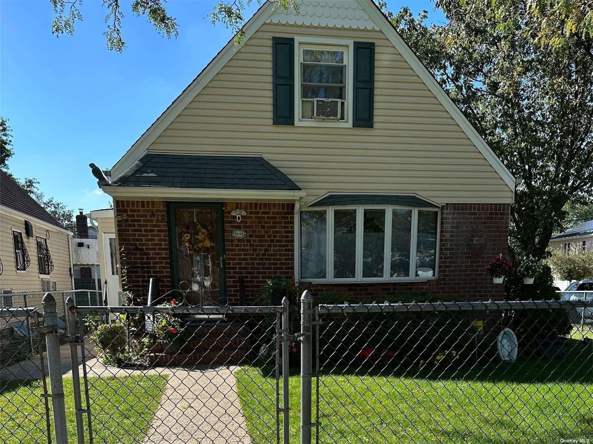 268th St, Glen Oaks, NY 11004