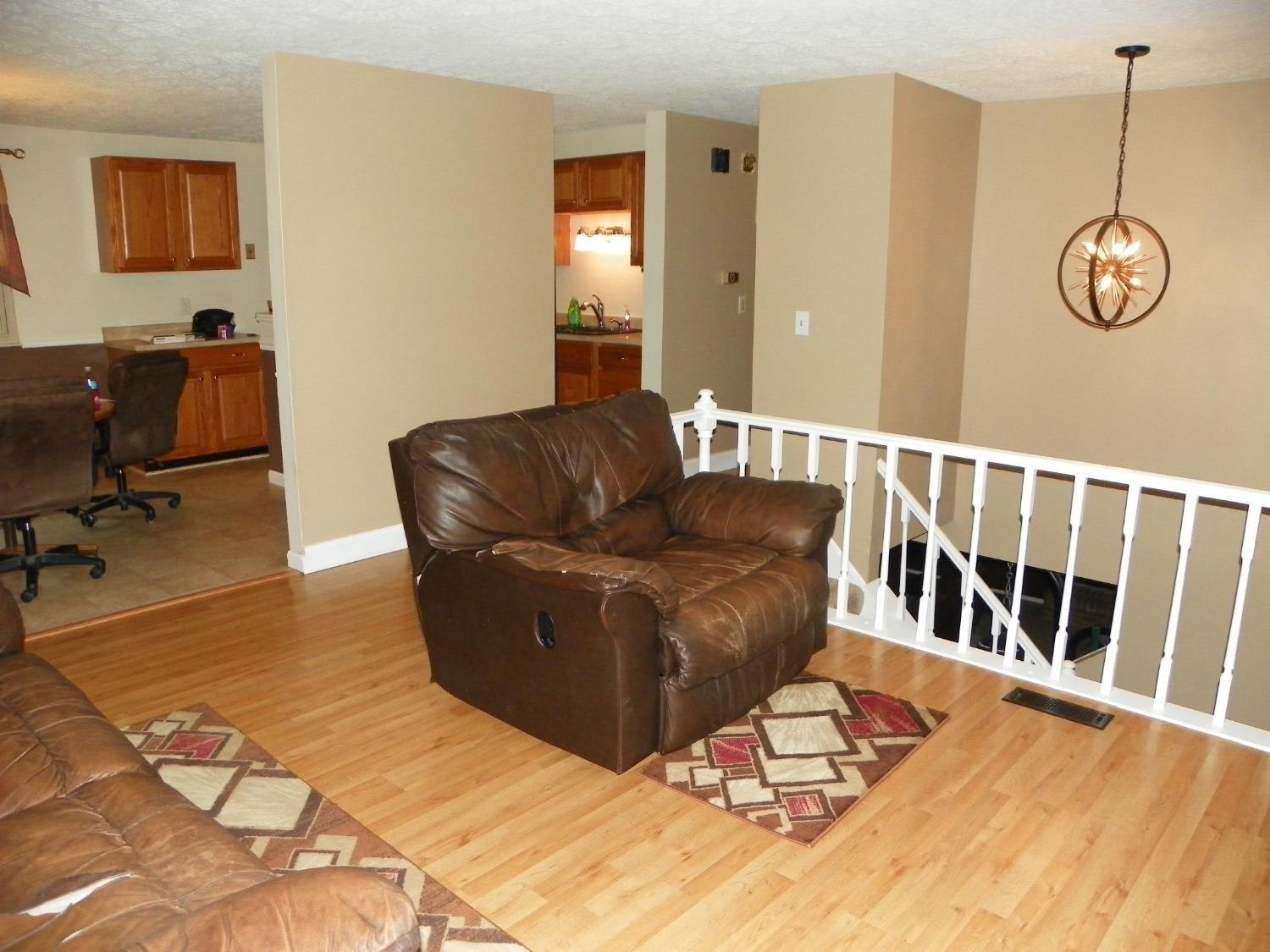 Cedaridge Dr, Cincinnati, OH 45247