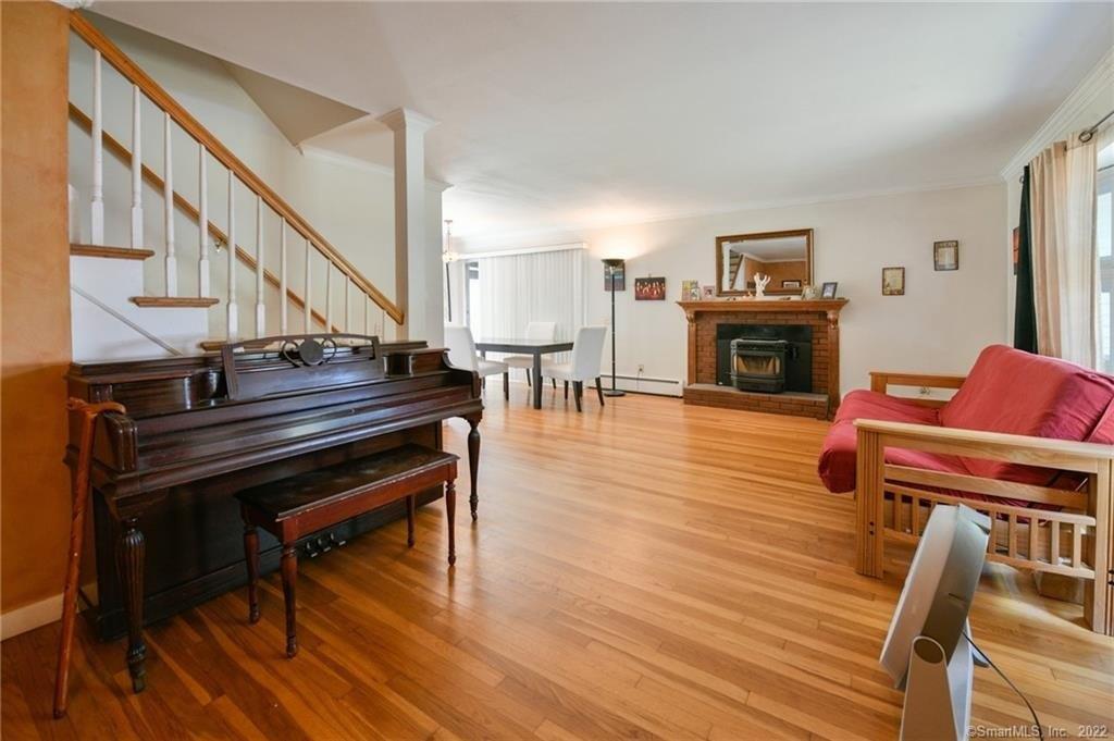 Seminole Cir, West Hartford, CT 06117