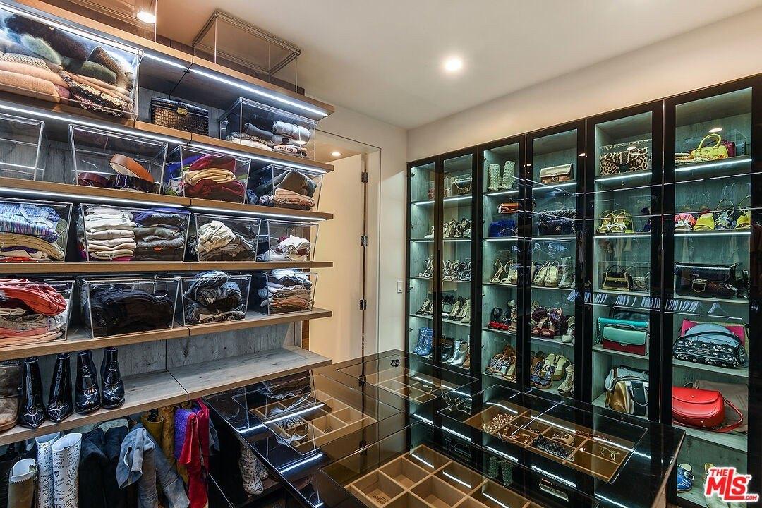 Huntley Dr, West Hollywood, CA 90069
