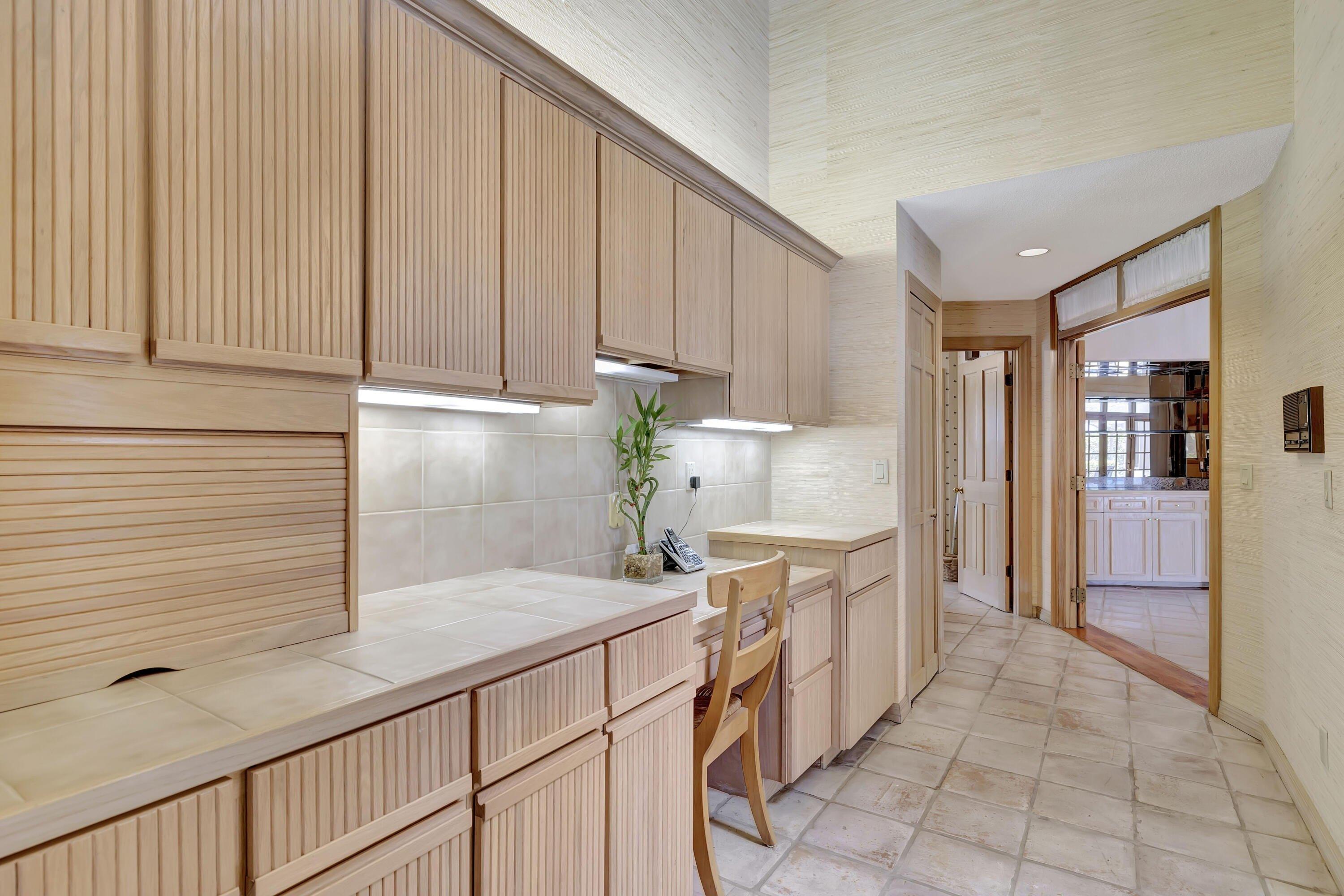 Shireoaks Ln, Boca Raton, FL 33498