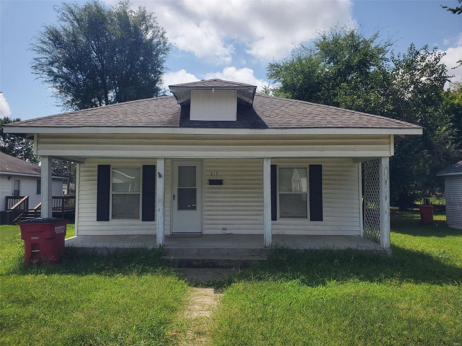 E Kathleen St, Sikeston, MO 63801