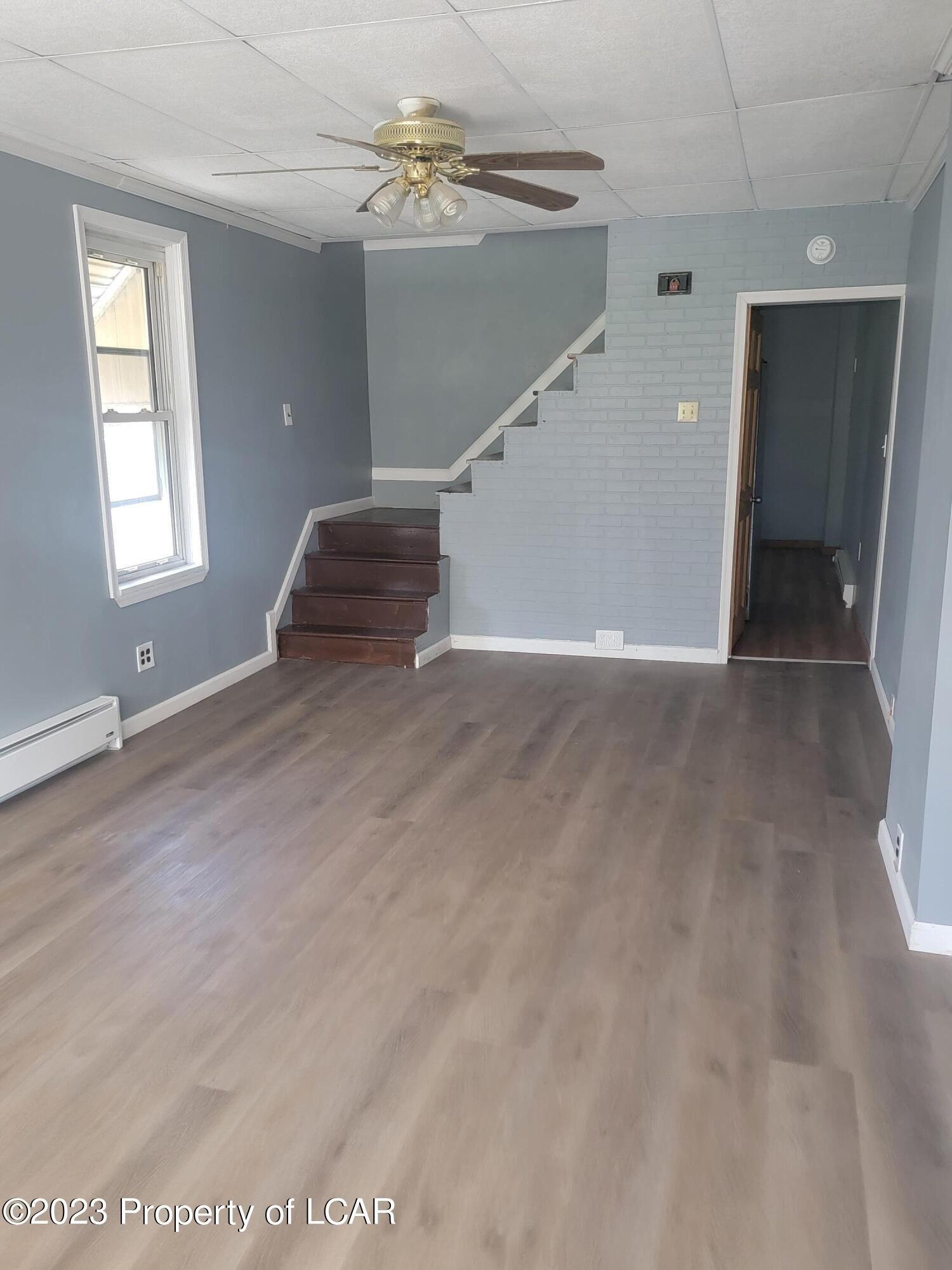 W Saylor St, Mount Carmel, PA 17851