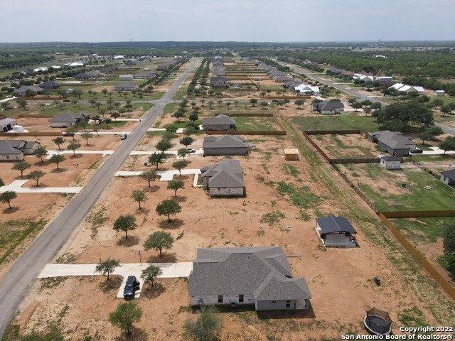 E Medium Meadow Dr, Lytle, TX 78052