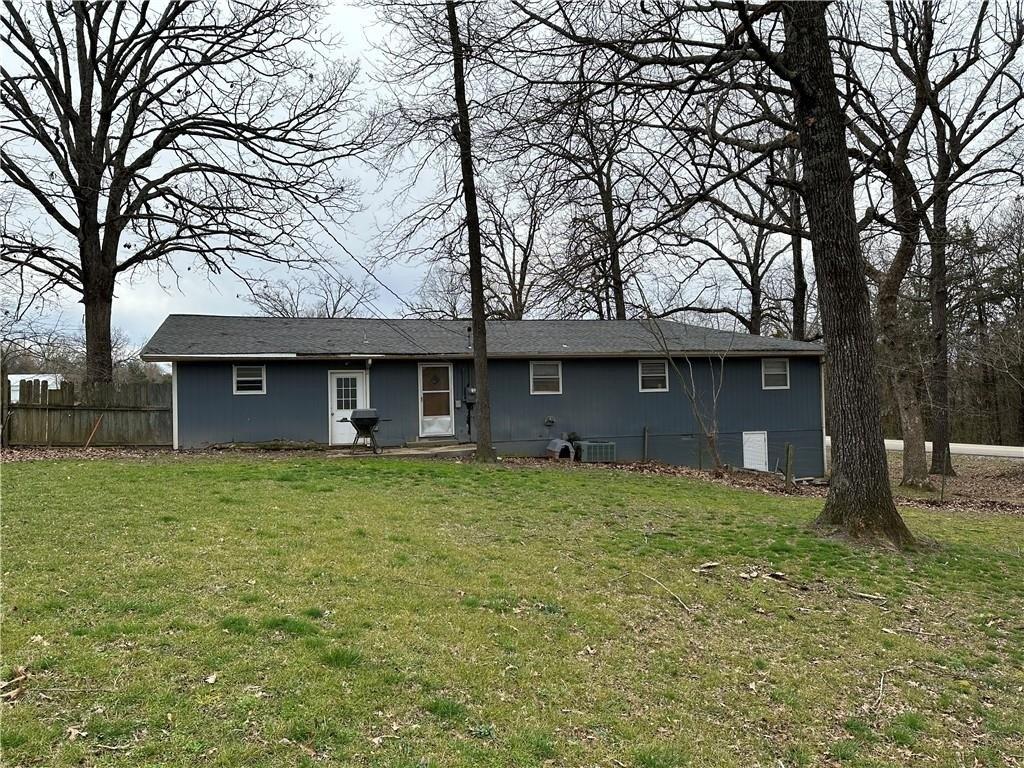 W 13th St, Yellville, AR 72687