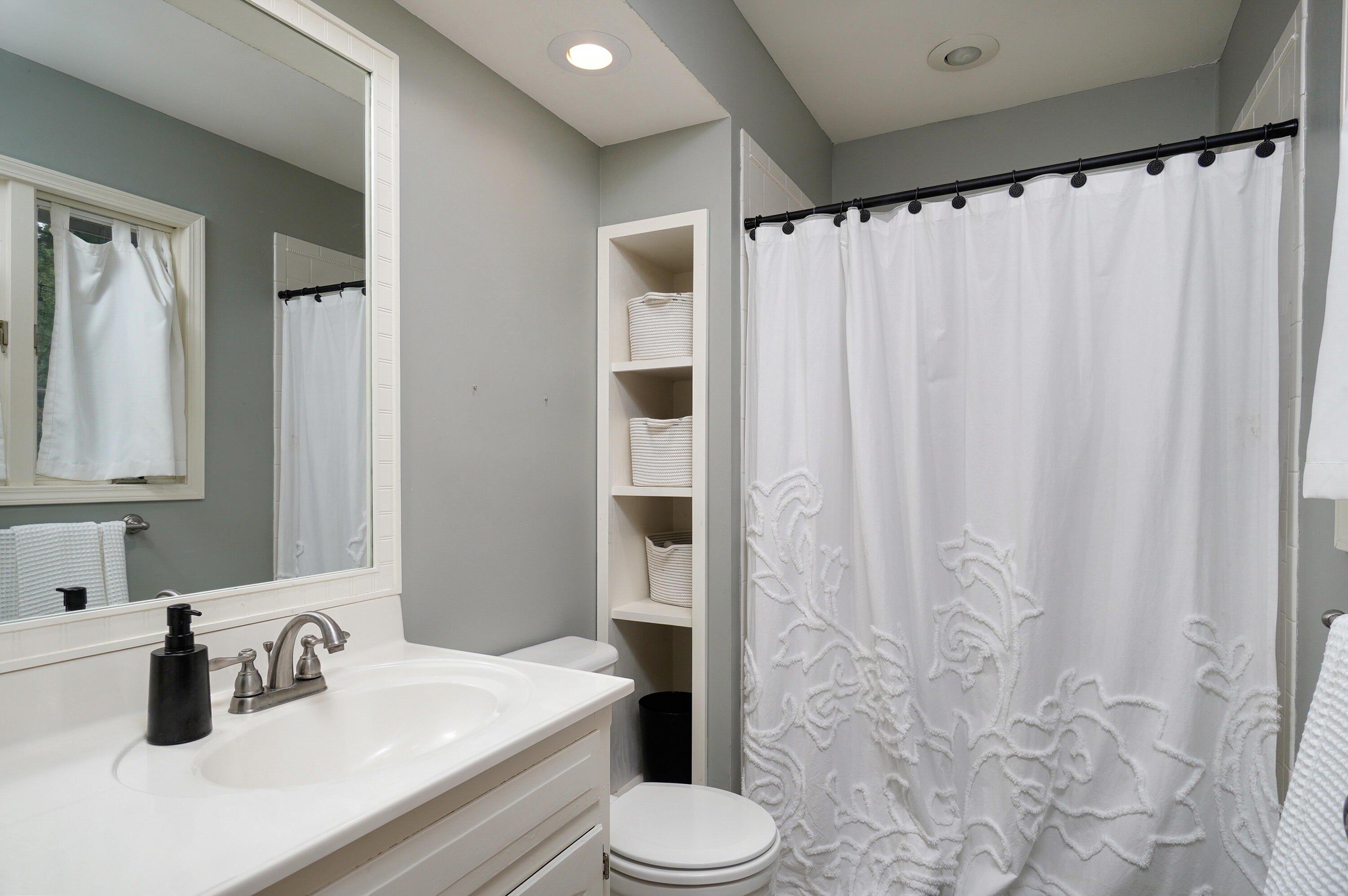 W Allen Dr, Springfield, MO 65810