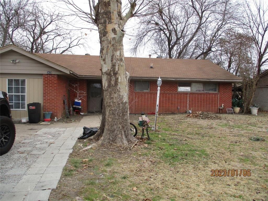 Hogan Dr, Mesquite, TX 75150