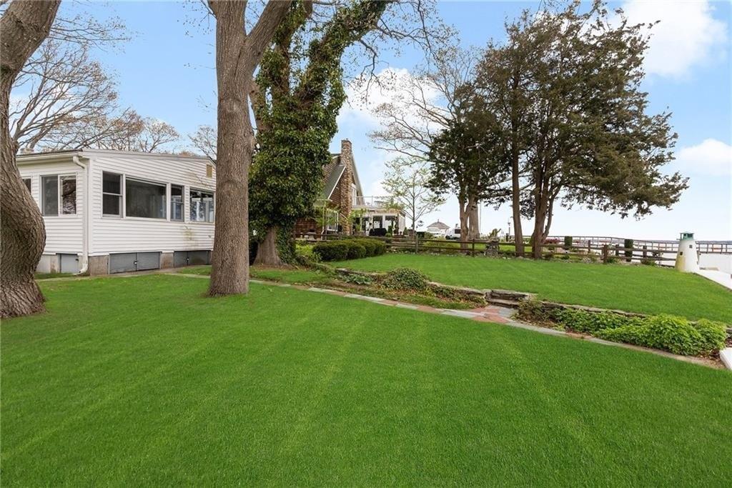 Earle Dr, North Kingstown, RI 02852