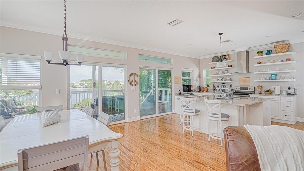 Lagoon Ln, Treasure Island, FL 33706