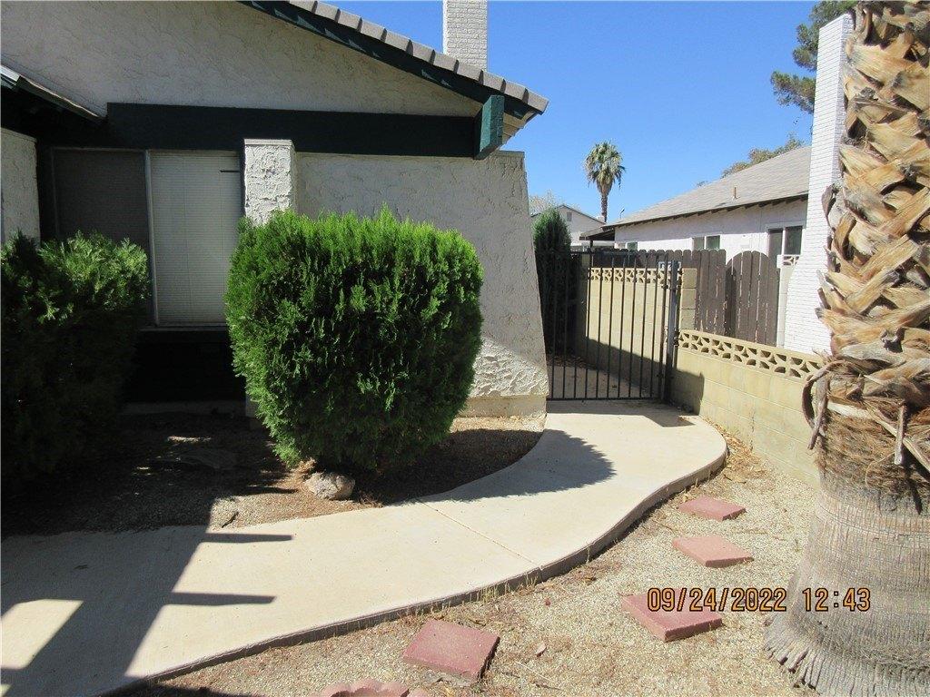 Fenhold St, Lancaster, CA 93535