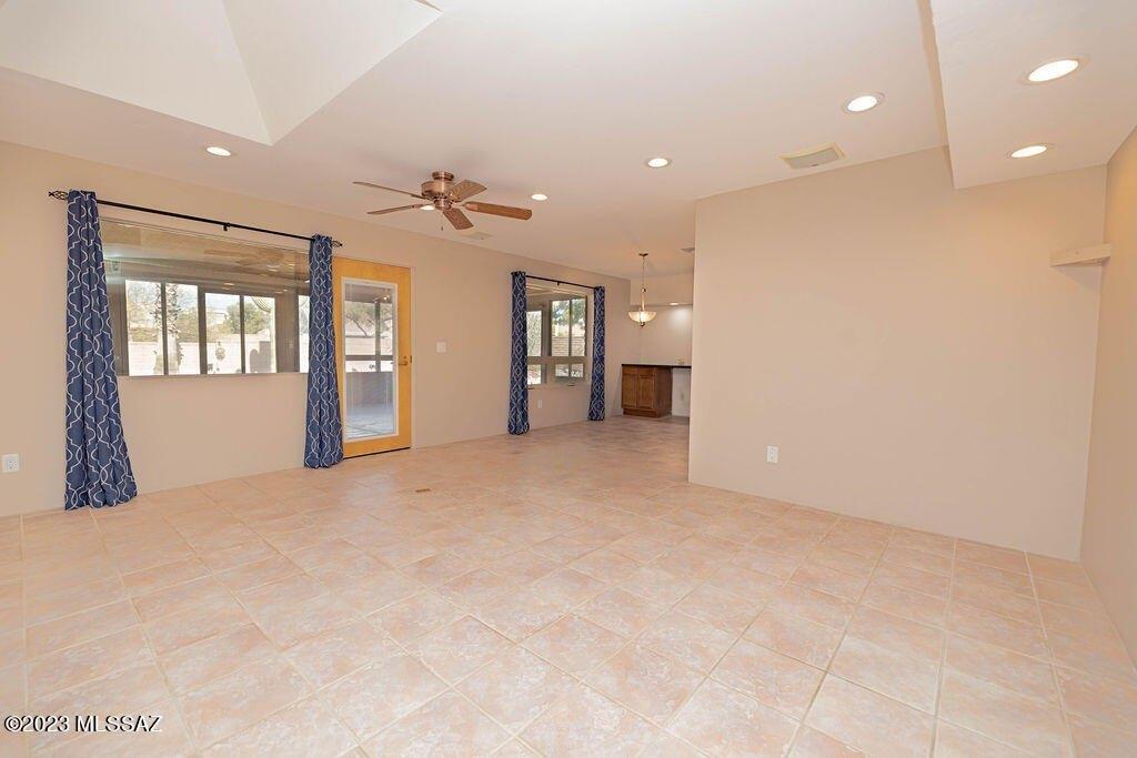 W Red Wolf Dr, Tucson, AZ 85742