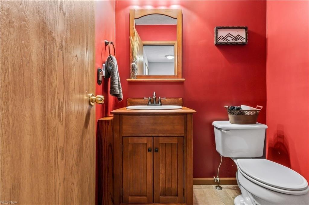 Wrens Dr S, Stow, OH 44224