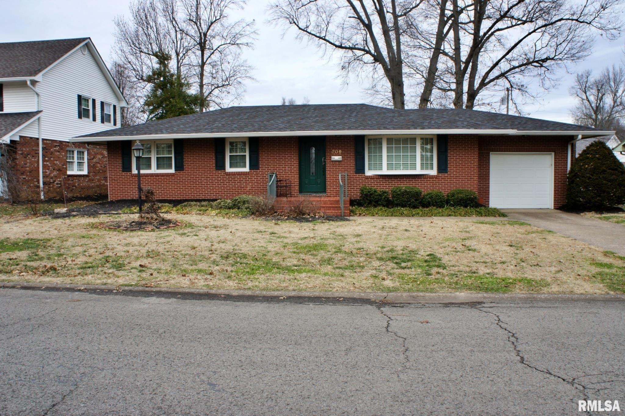 Baker Dr, Metropolis, IL 62960