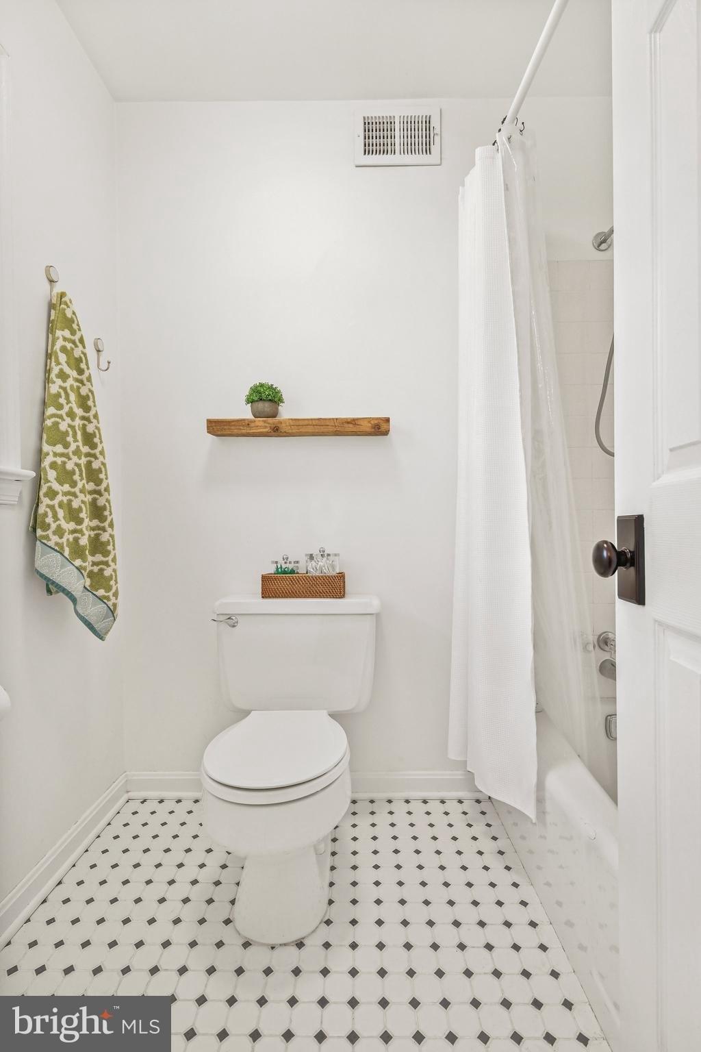 Worthing Ct, Alexandria, VA 22315