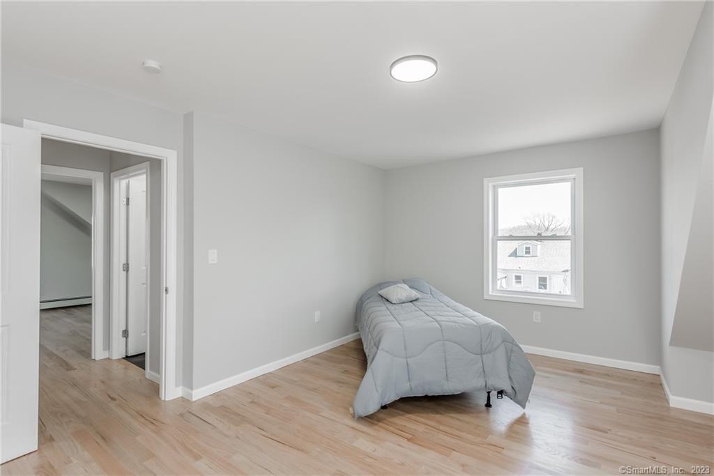 Margerie St, Meriden, CT 06450
