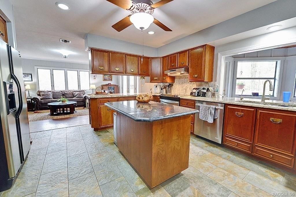 Golden Retriever Ln, Brooksville, FL 34601