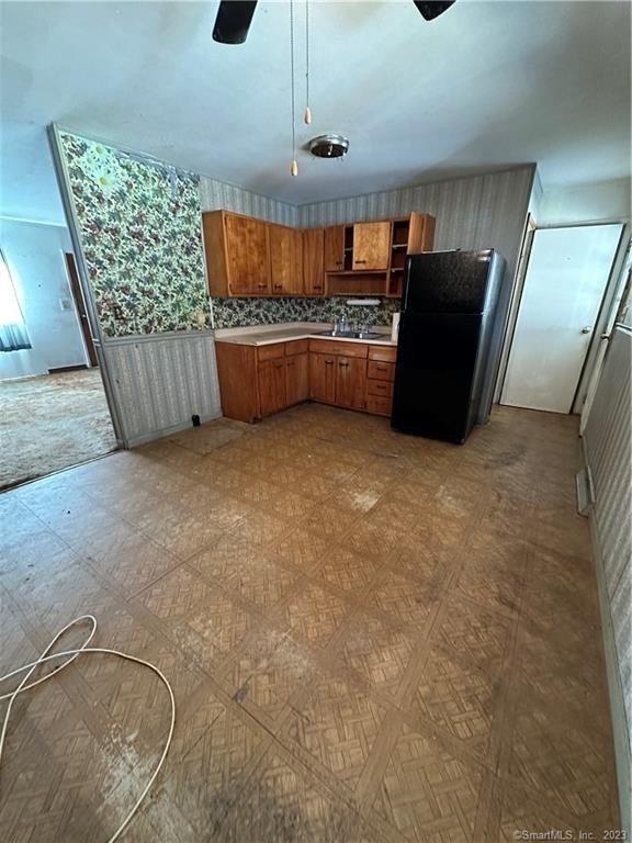 Lorenzo St, Norwich, CT 06360