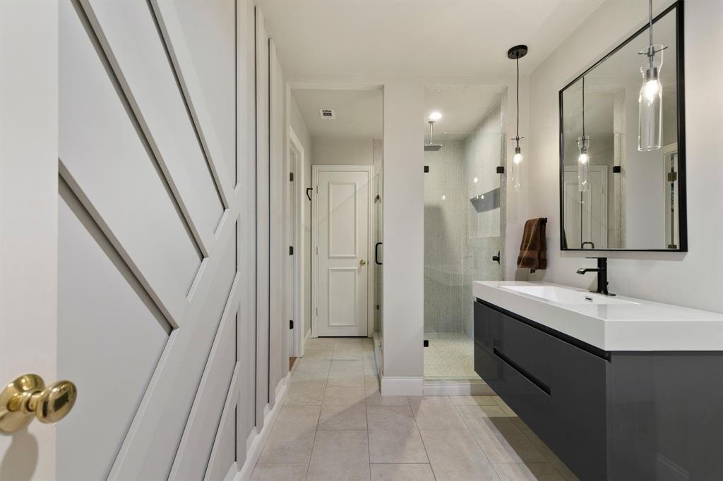 Logans Ln, Southlake, TX 76092