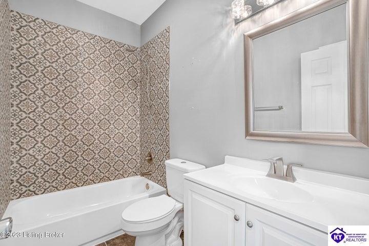 Wilmoth Ave, Louisville, KY 40216